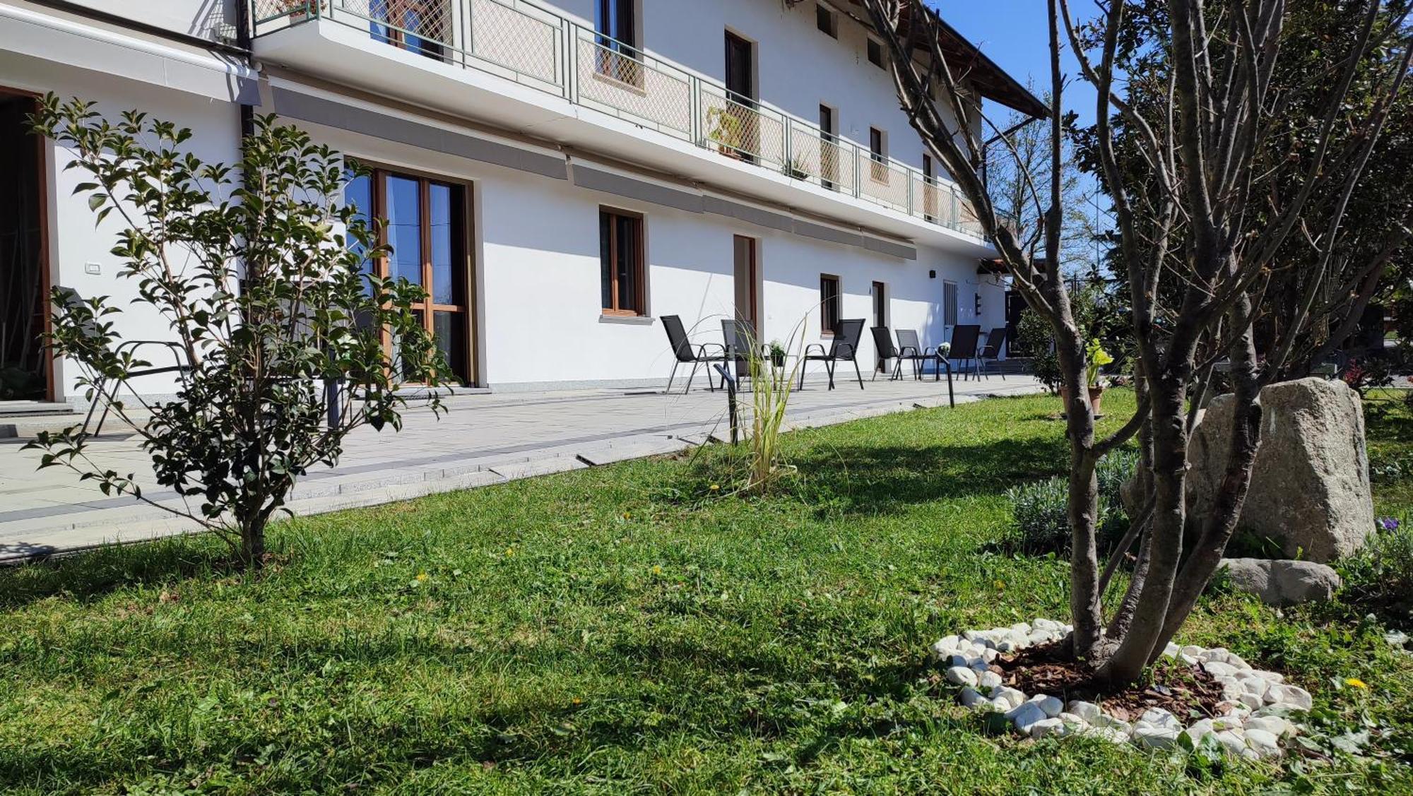 Nautica Tarello - Casa Ena Beb Panzió Viverone Kültér fotó